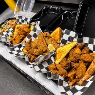 Cajun Fried Chicken (10 wings & Texas Toast)